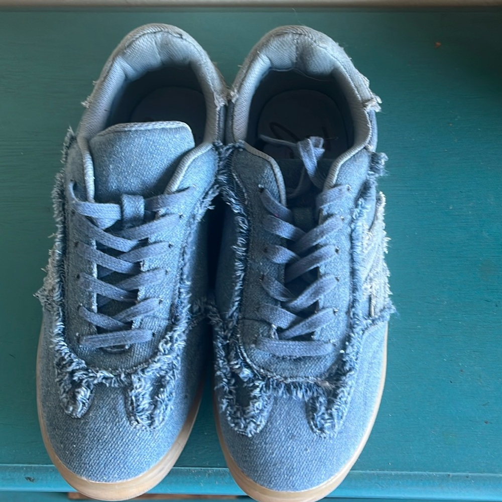 Denim sneakers! Cute! Cute! Cute!